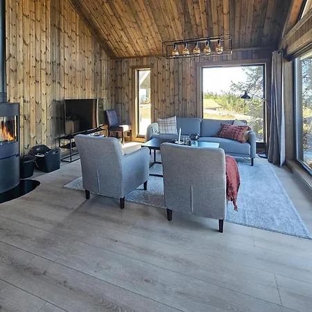 3 Bedroom Beautiful In Torpo